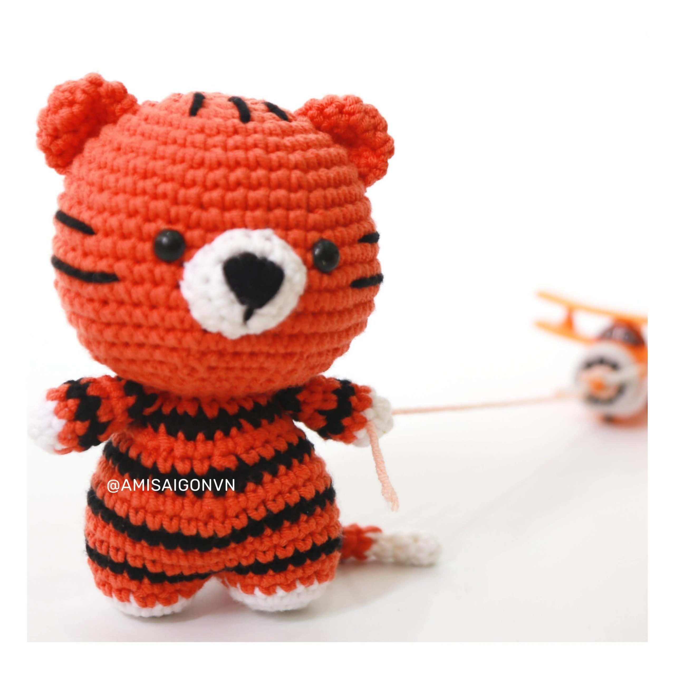 Tiger Amigurumi crochet pattern by AmiSaigon