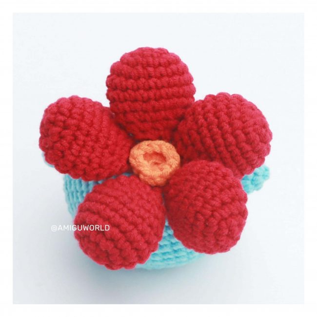 Ruffresia-amigurumi-crochet-pattern-by-AmiguWorld